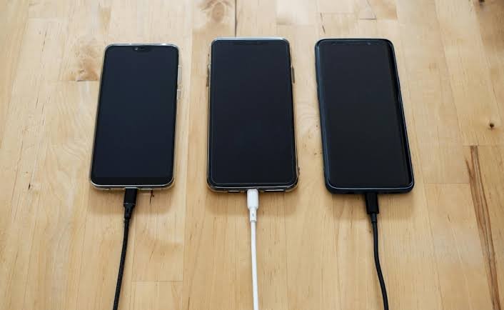 “Beware: USB Charger Scam Sweeps India, Threatening Personal Data Security”