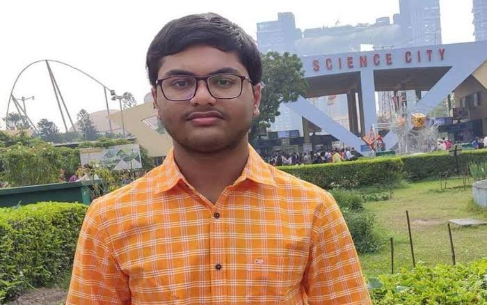 “Abhik Das Tops WBCHSE 2024 Results with Remarkable 99.2% Marks!”